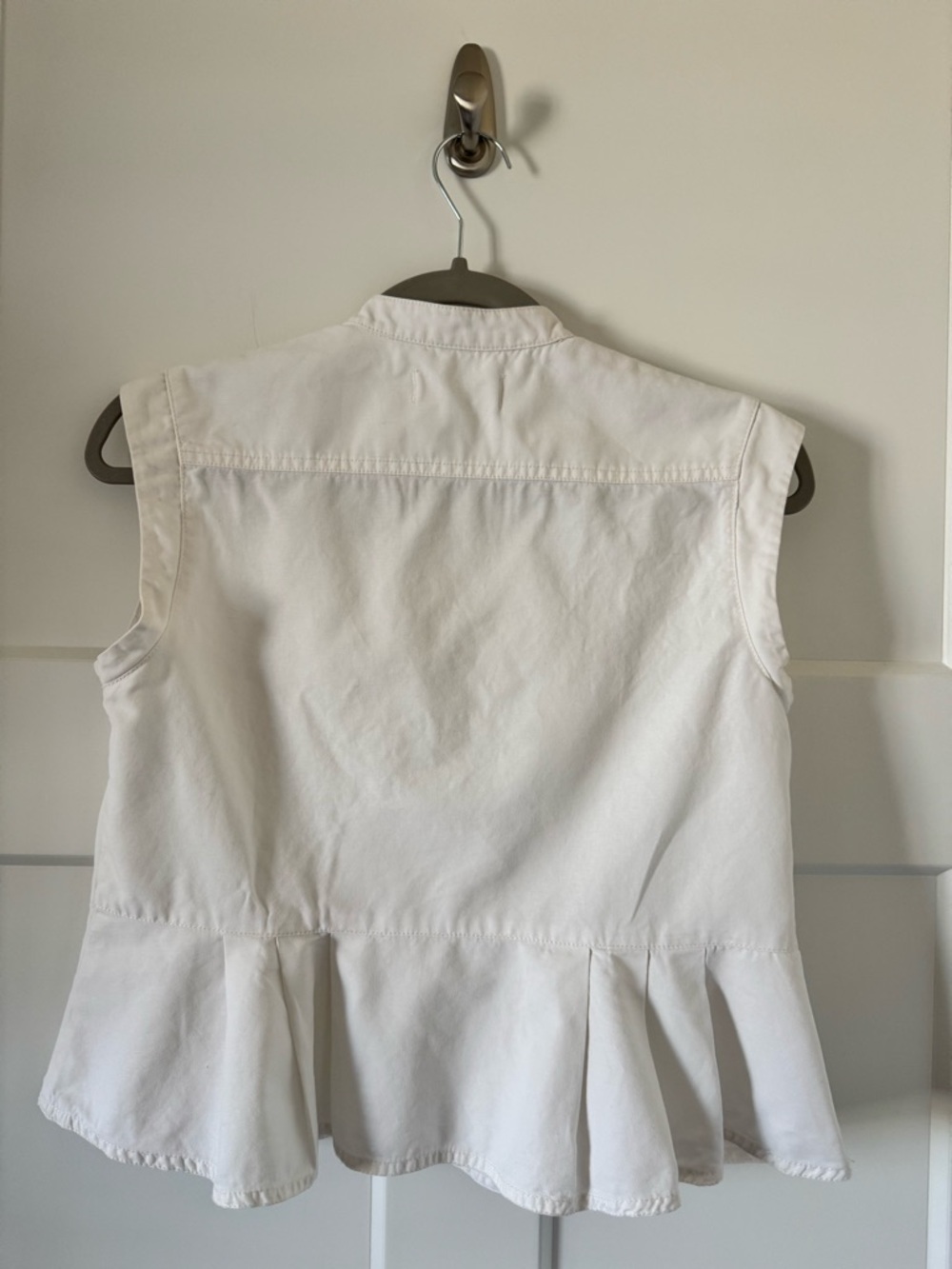Madewell White Hidden Button Placket Sleeveless Pleated Peplum Top Size 2 - Picture 2 of 16